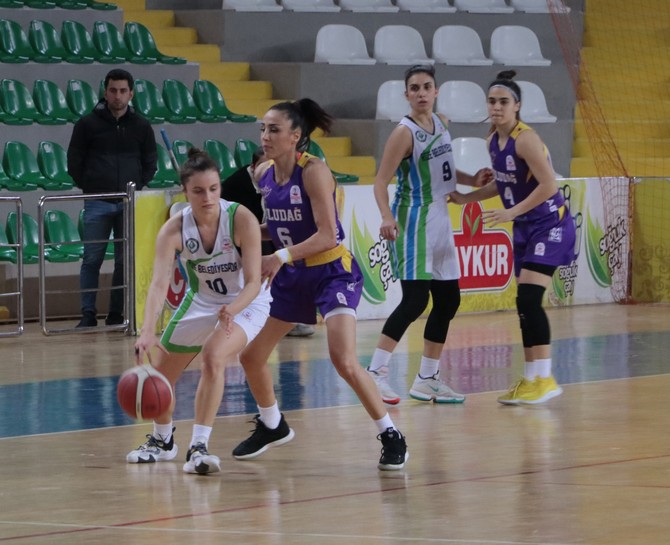 rize-belediyesi-kadin-basketbol-takimi-play-off-ceyrek-finalinde-uludag-basket-nbsdyi-74-65-maglup-ederek-yari-finale-yukseldi-1.jpg