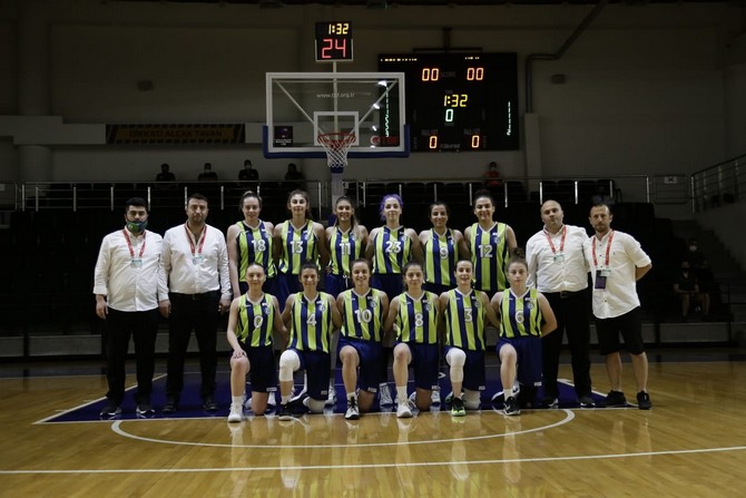 rize-belediyesi-kadin-basketbol-takimi.jpg