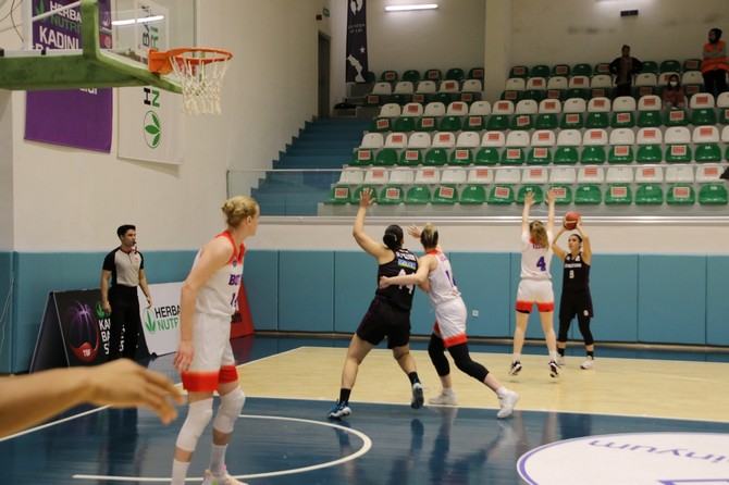 rize-belediyesi-kadin-basketbol-talimi-ile-botas-gelisim-maci-11.jpg
