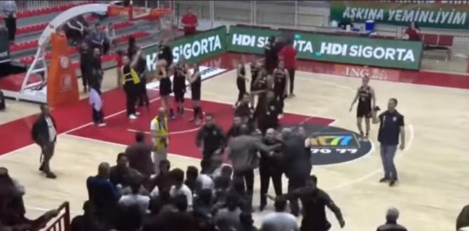rize-belediyesi-kadin-basketbolcularinayalovada-saldiri-girisimi-2.jpg