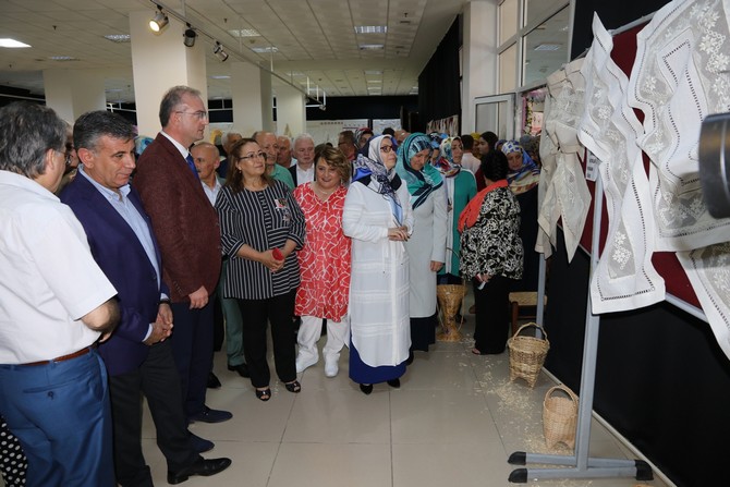 rize-belediyesi-kadin-kultur-merkezi--mesleki-egitim-birimi-ve-kadin-kultur-ve-sanat-merkezi-tarafindan-duzenlenen-donem-sonu-sergisi-ismail-kahraman-kultur-merkezi-salonunda-acildi-(15).jpg