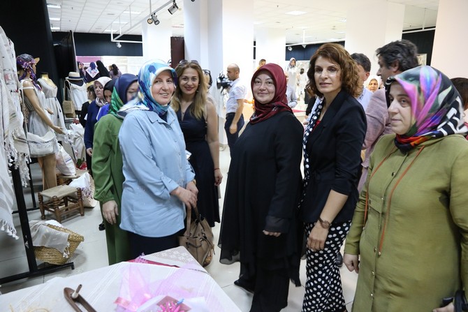 rize-belediyesi-kadin-kultur-merkezi--mesleki-egitim-birimi-ve-kadin-kultur-ve-sanat-merkezi-tarafindan-duzenlenen-donem-sonu-sergisi-ismail-kahraman-kultur-merkezi-salonunda-acildi-(18).jpg