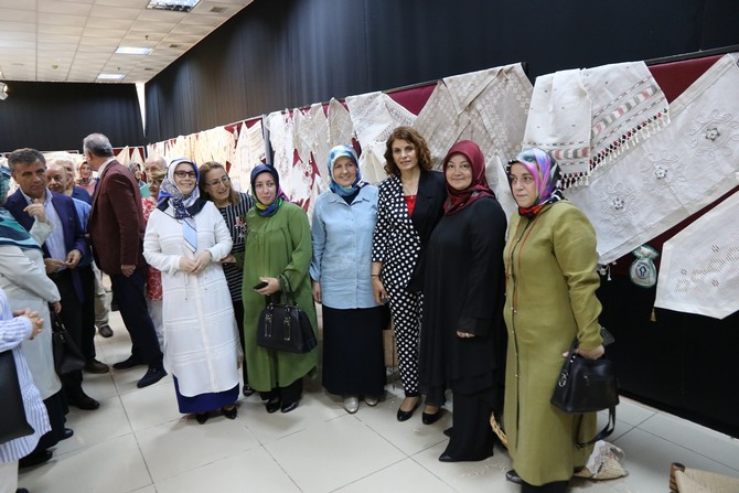 rize-belediyesi-kadin-kultur-merkezi--mesleki-egitim-birimi-ve-kadin-kultur-ve-sanat-merkezi-tarafindan-duzenlenen-donem-sonu-sergisi-ismail-kahraman-kultur-merkezi-salonunda-acildi-(19).jpg