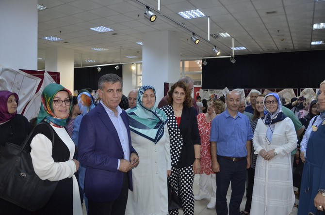 rize-belediyesi-kadin-kultur-merkezi--mesleki-egitim-birimi-ve-kadin-kultur-ve-sanat-merkezi-tarafindan-duzenlenen-donem-sonu-sergisi-ismail-kahraman-kultur-merkezi-salonunda-acildi-(2).jpg