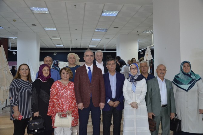 rize-belediyesi-kadin-kultur-merkezi--mesleki-egitim-birimi-ve-kadin-kultur-ve-sanat-merkezi-tarafindan-duzenlenen-donem-sonu-sergisi-ismail-kahraman-kultur-merkezi-salonunda-acildi-(4).jpg