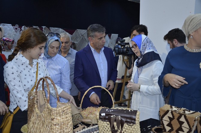 rize-belediyesi-kadin-kultur-merkezi--mesleki-egitim-birimi-ve-kadin-kultur-ve-sanat-merkezi-tarafindan-duzenlenen-donem-sonu-sergisi-ismail-kahraman-kultur-merkezi-salonunda-acildi-(5).jpg