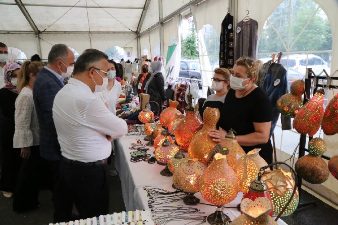 rize-belediyesi-kadin-kultur-merkezi-ve-rize-kadin-kooperatiflerince-el-emegi-goz-nuru-ile-hazirlanan-urunlerin-satisa-sunuldugu-sergi-acildi-2.jpg
