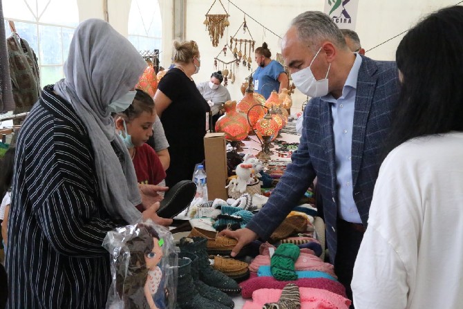 rize-belediyesi-kadin-kultur-merkezi-ve-rize-kadin-kooperatiflerince-el-emegi-goz-nuru-ile-hazirlanan-urunlerin-satisa-sunuldugu-sergi-acildi-8.jpg