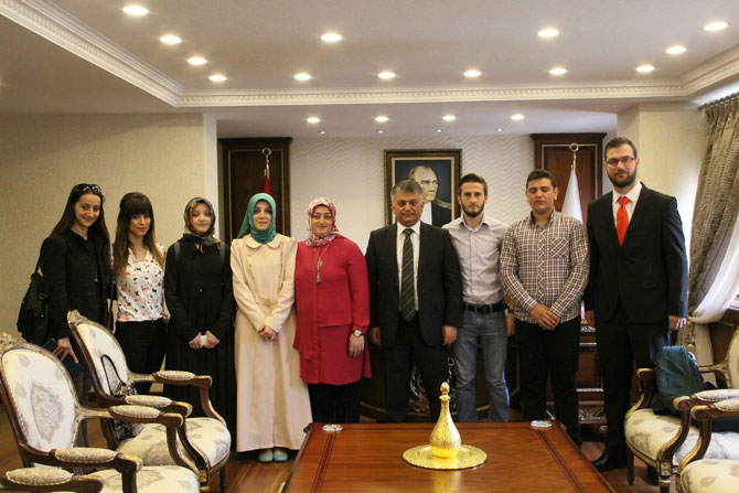 rize-belediyesi-kent-konseyi-genclik-meclisi,-vali-ersin-yazici’yi-ziyaret-etti1.jpg rize-belediyesi-kent-konseyi-genclik-meclisi,-vali-ersin-yazici’yi-ziyaret-etti1.jpg