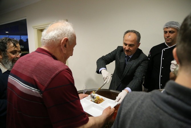 rize-belediyesi-ramazan-iftari-(5).jpg