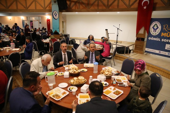 rize-belediyesi-ramazan-iftari-(6).jpg