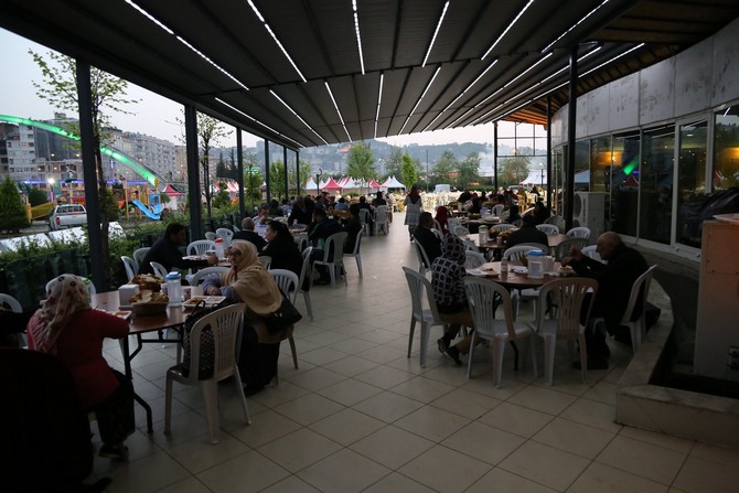 rize-belediyesi-ramazan-iftari-(8).jpg