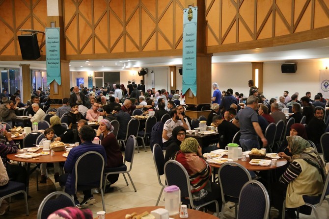 rize-belediyesi-ramazan-iftari-(9).jpg