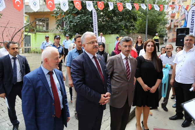 rize-belediyesi-tophane-kadin-kultur-ve-sanat-merkezi’nde-halk-egitim-mudurlugu-tarafindan-duzenlenen-stilistlik-kursunun-sergisi-acildi-(1).jpg
