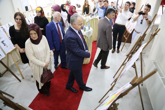rize-belediyesi-tophane-kadin-kultur-ve-sanat-merkezi’nde-halk-egitim-mudurlugu-tarafindan-duzenlenen-stilistlik-kursunun-sergisi-acildi-(8).jpg