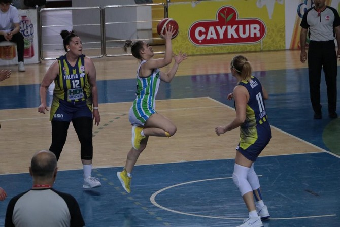 rize-belediyesi-turkiye-kadinlar-basketbol-ligi-play-off-finali-ikinci-macinda-hdi-sigorta-yalova-vipi-76-48-maglup-ederek-seride-2-0-one-gecti-10.jpg