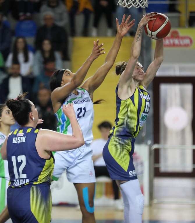 rize-belediyesi-turkiye-kadinlar-basketbol-ligi-play-off-finali-ikinci-macinda-hdi-sigorta-yalova-vipi-76-48-maglup-ederek-seride-2-0-one-gecti-3.jpg