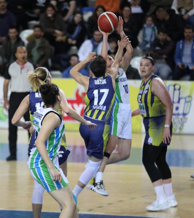 rize-belediyesi-turkiye-kadinlar-basketbol-ligi-play-off-finali-ikinci-macinda-hdi-sigorta-yalova-vipi-76-48-maglup-ederek-seride-2-0-one-gecti-6.jpg