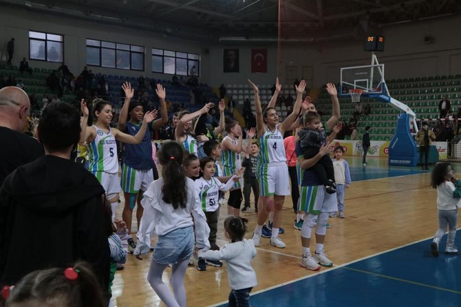 rize-belediyesi-turkiye-kadinlar-basketbol-ligi-play-off-finali-ikinci-macinda-hdi-sigorta-yalova-vipi-76-48-maglup-ederek-seride-2-0-one-gecti-8.jpg