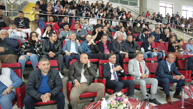 rize-belediyesi-turkiye-kadinlar-basketbol-ligi-play-off-finali-ilk-macinda-hdi-sigorta-yalova-vipi-75-56-maglup-ederek-seride-1-0-one-gecti-4.jpg