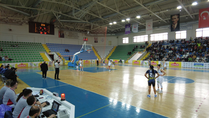 rize-belediyesi-turkiye-kadinlar-basketbol-ligi-play-off-finali-ilk-macinda-hdi-sigorta-yalova-vipi-75-56-maglup-ederek-seride-1-0-one-gecti-5.jpg