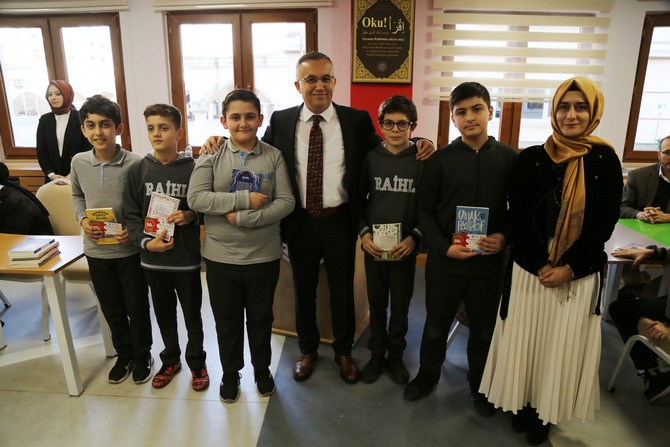 rize-belediyesi-ve-rize-il-milli-egitim-mudurlugu-arasinda-imzalanan-protokol-kapsaminda-400-ogrenci-ve-35-ogretmen-ile-gerceklestirilecek-olan-kitap-okuma-projesinin-tanitimi-gerceklestirildi-10.jpg