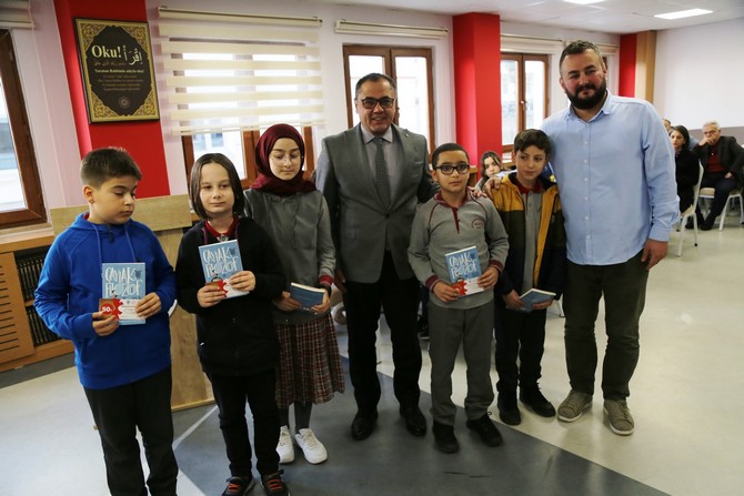 rize-belediyesi-ve-rize-il-milli-egitim-mudurlugu-arasinda-imzalanan-protokol-kapsaminda-400-ogrenci-ve-35-ogretmen-ile-gerceklestirilecek-olan-kitap-okuma-projesinin-tanitimi-gerceklestirildi-12.jpg