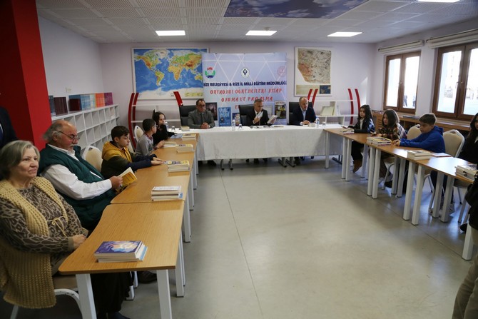 rize-belediyesi-ve-rize-il-milli-egitim-mudurlugu-arasinda-imzalanan-protokol-kapsaminda-400-ogrenci-ve-35-ogretmen-ile-gerceklestirilecek-olan-kitap-okuma-projesinin-tanitimi-gerceklestirildi-13.jpg