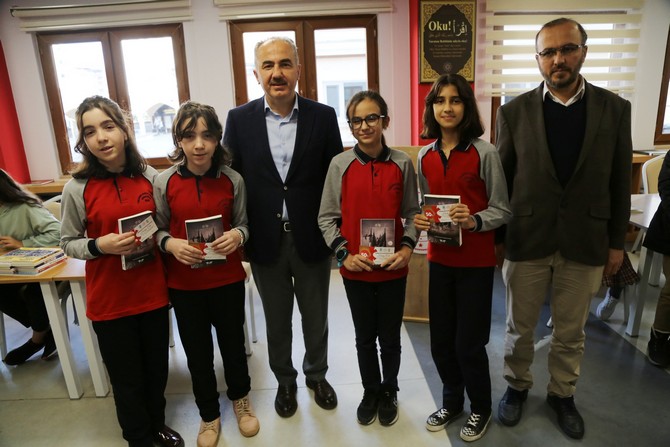 rize-belediyesi-ve-rize-il-milli-egitim-mudurlugu-arasinda-imzalanan-protokol-kapsaminda-400-ogrenci-ve-35-ogretmen-ile-gerceklestirilecek-olan-kitap-okuma-projesinin-tanitimi-gerceklestirildi-14.jpg