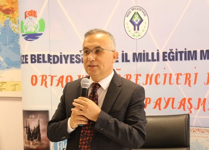 rize-belediyesi-ve-rize-il-milli-egitim-mudurlugu-arasinda-imzalanan-protokol-kapsaminda-400-ogrenci-ve-35-ogretmen-ile-gerceklestirilecek-olan-kitap-okuma-projesinin-tanitimi-gerceklestirildi-19-001.jpg