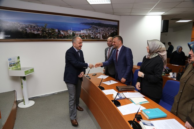 rize-belediyesinde-baskan-degisikliginin-ardindan-26.-donemin-ilk-meclis-toplantisi-belediye-baskani-rahmi-metin-baskanliginda-yapildi-(1).jpg