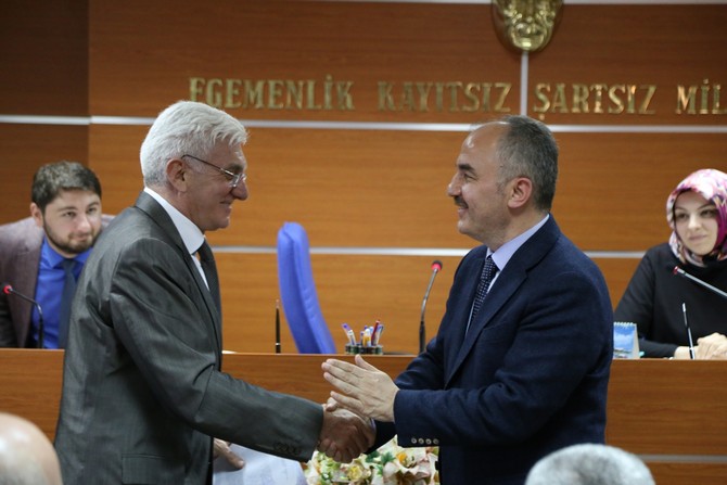 rize-belediyesinde-baskan-degisikliginin-ardindan-26.-donemin-ilk-meclis-toplantisi-belediye-baskani-rahmi-metin-baskanliginda-yapildi-(6).jpg