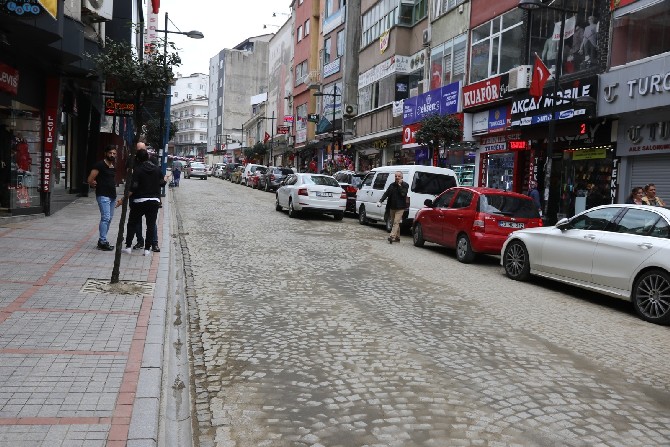 rize-belediyesinin-alt-yapi-calismalari-kapsaminda-baslatmis-oldugu-yagmur-suyu-kanal-genisletme-calismasinin-ardindan-ataturk-caddesi-arac-trafigine-acildi-(3).jpg