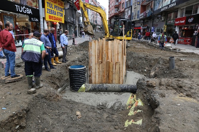 rize-belediyesinin-alt-yapi-calismalari-kapsaminda-baslatmis-oldugu-yagmur-suyu-kanal-genisletme-calismasinin-ardindan-ataturk-caddesi-arac-trafigine-acildi-(5).jpg