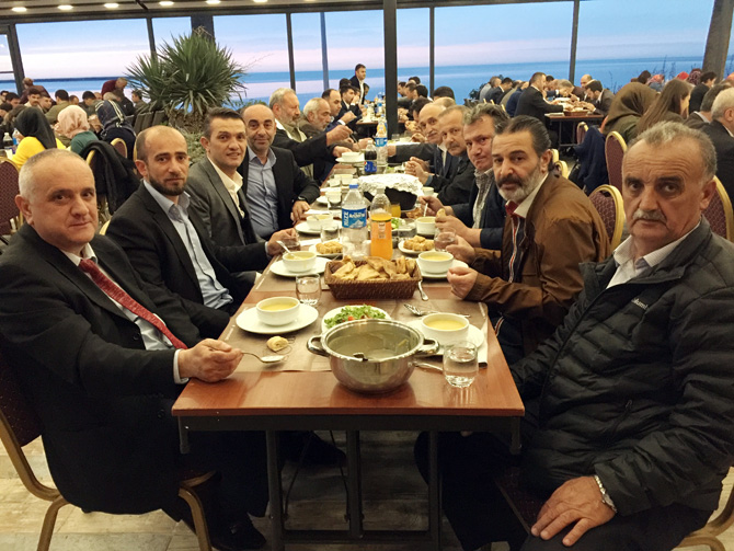 rize-belediyesinin-iftar-programina-yogun-ilgi-(1).jpg