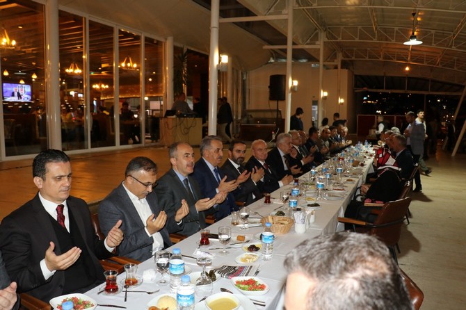 rize-belediyesinin-iftar-programina-yogun-ilgi-(15).jpg