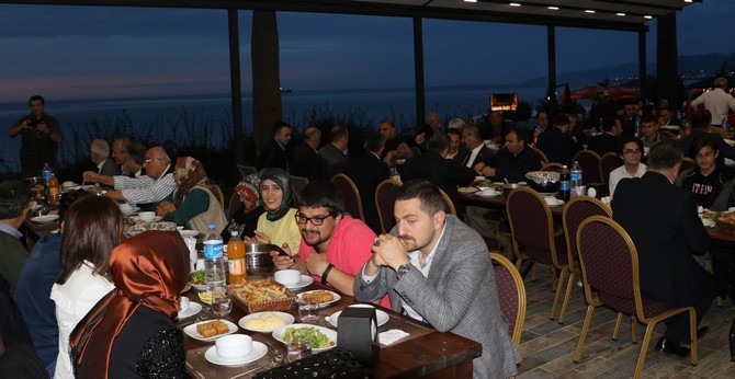 rize-belediyesinin-iftar-programina-yogun-ilgi-(16).jpg