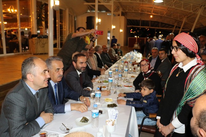 rize-belediyesinin-iftar-programina-yogun-ilgi-(17).jpg