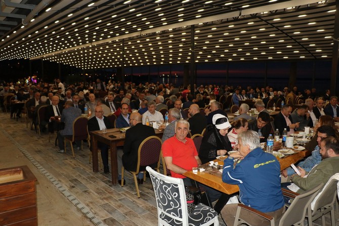 rize-belediyesinin-iftar-programina-yogun-ilgi-(19).jpg