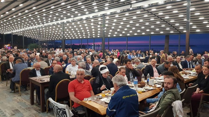 rize-belediyesinin-iftar-programina-yogun-ilgi-(2).jpg