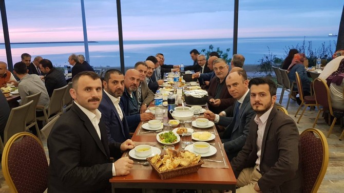 rize-belediyesinin-iftar-programina-yogun-ilgi-(20).jpg