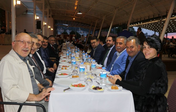 rize-belediyesinin-iftar-programina-yogun-ilgi-(21).jpg