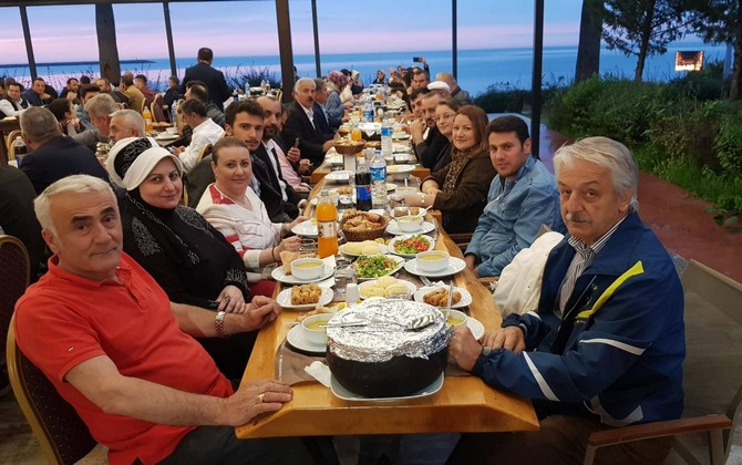 rize-belediyesinin-iftar-programina-yogun-ilgi-(22).jpg