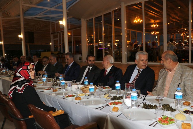 rize-belediyesinin-iftar-programina-yogun-ilgi-(24).jpg