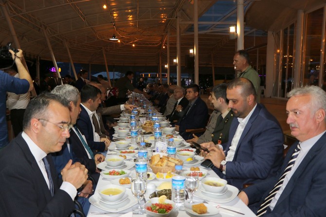 rize-belediyesinin-iftar-programina-yogun-ilgi-(28).jpg