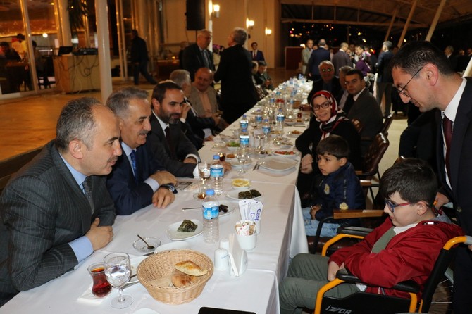 rize-belediyesinin-iftar-programina-yogun-ilgi-(3).jpg