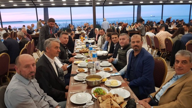 rize-belediyesinin-iftar-programina-yogun-ilgi-(31).jpg