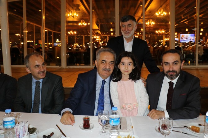 rize-belediyesinin-iftar-programina-yogun-ilgi-(32).jpg