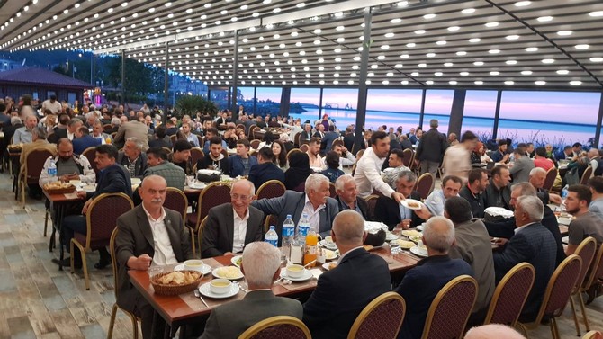 rize-belediyesinin-iftar-programina-yogun-ilgi-(36).jpg