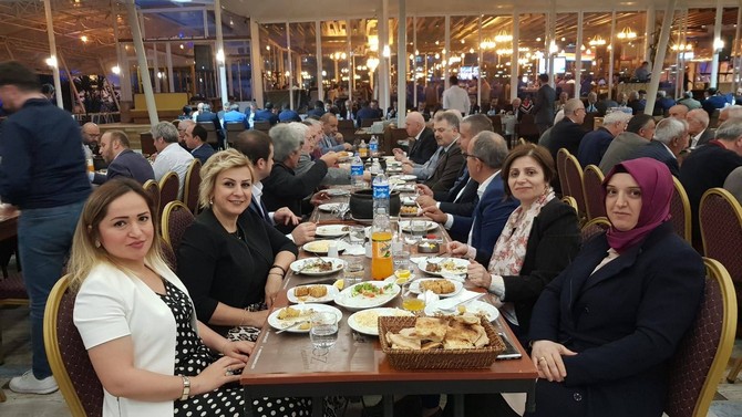 rize-belediyesinin-iftar-programina-yogun-ilgi-(38).jpg
